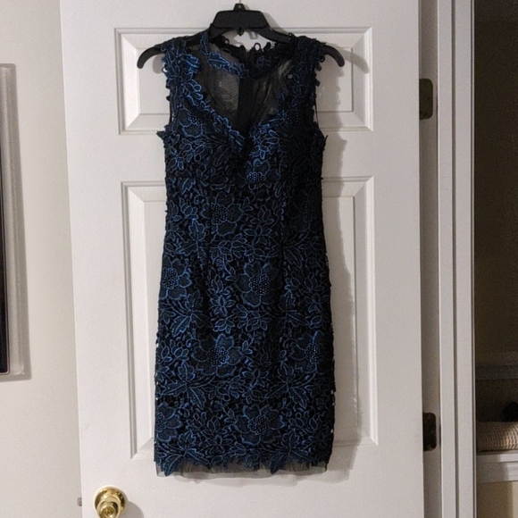 Formal dress - Picture 1 of 7